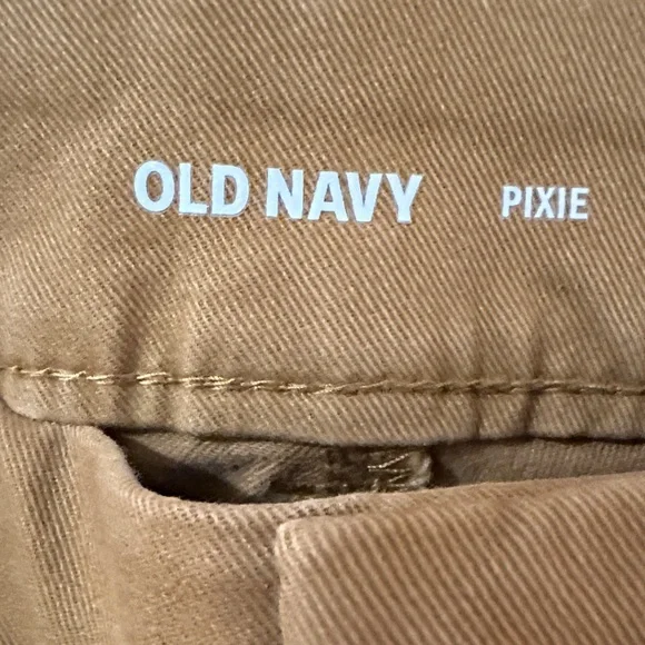 Old Navy Women's Pixie Chinos‎ - Picture 3 of 6